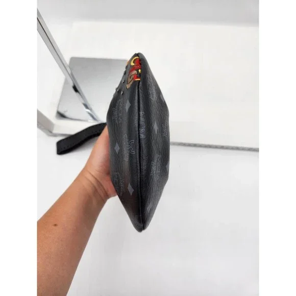 ❤️SOLD❤️*RARE* MCM Studded/Embroidered Wristlet 439MCMXEA - Picture 3 of 11